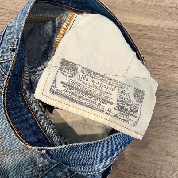 LEVIS DENIM SHORTS SIZE 25 - Picture 3 of 3